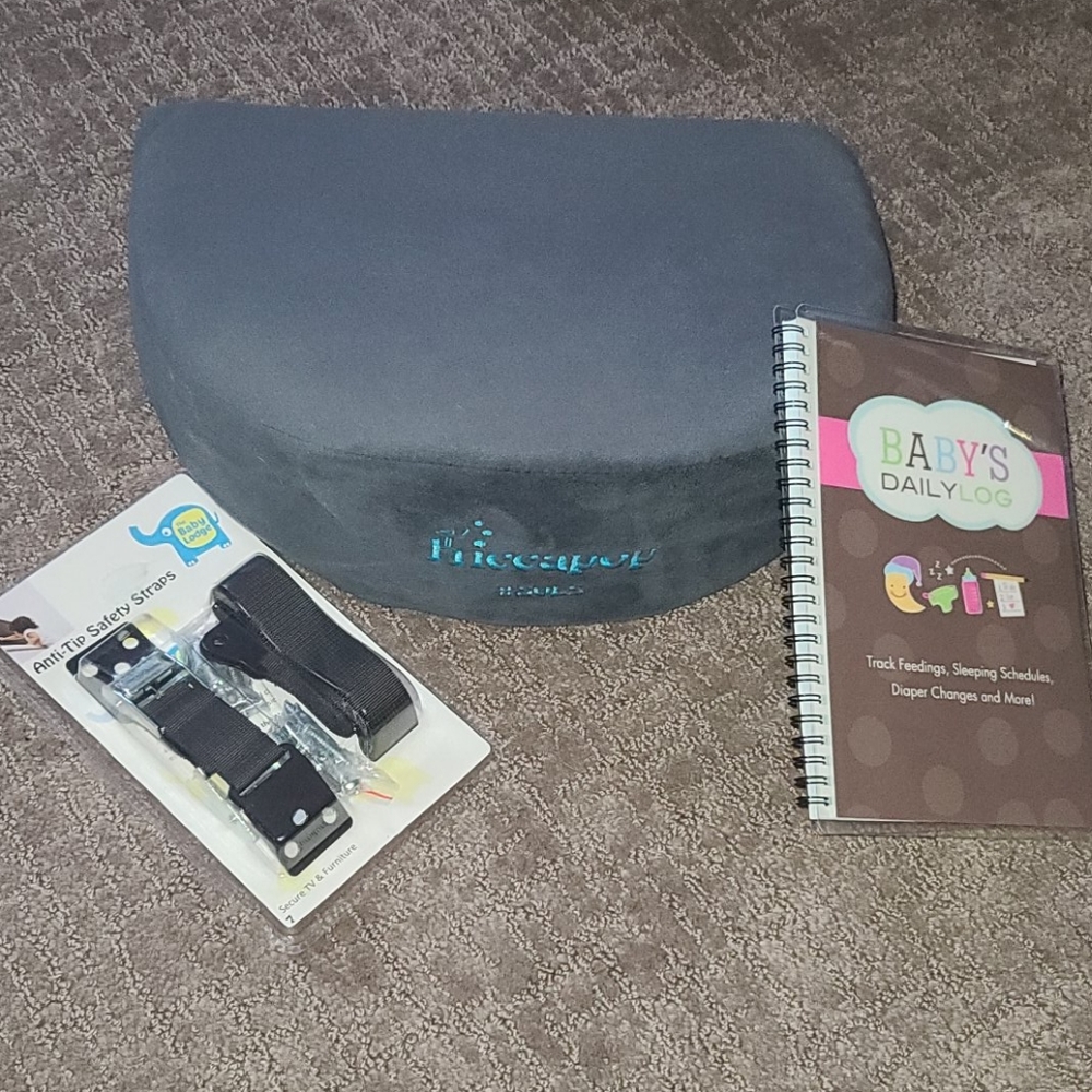 ⭐️4-four $25!⭐️ Pregnancy pillow, Baby Daily Log, Safety straps